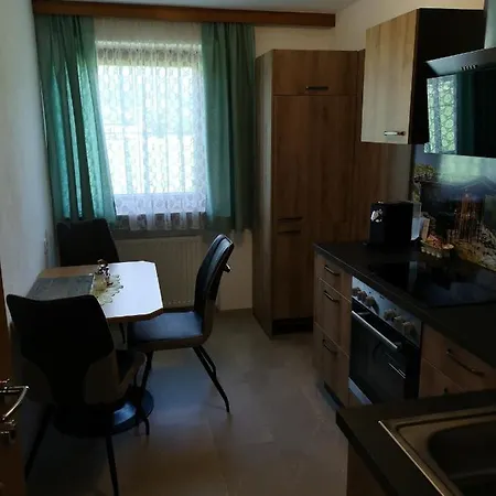 Gaestehaus Luxner 3* שטראס אים זילרטל