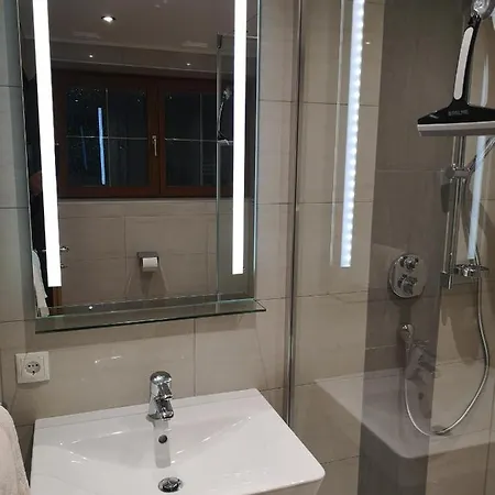 בית הארחה Gaestehaus Luxner שטראס אים זילרטל