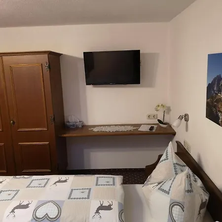 Gaestehaus Luxner Uef Bed & Breakfast