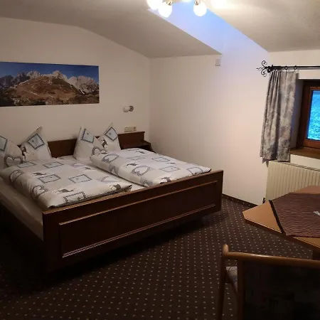 בית הארחה Gaestehaus Luxner שטראס אים זילרטל