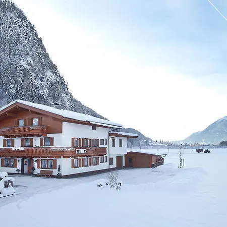 Bed & Breakfast Gaestehaus Luxner Uef