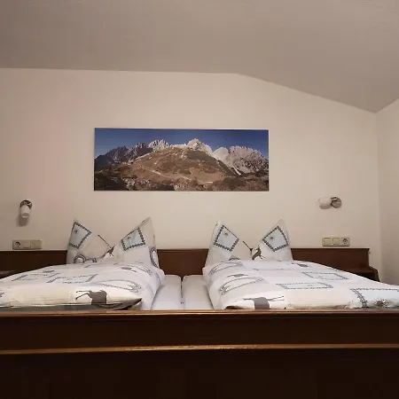 Alojamento de Acomodação e Pequeno-almoço Gaestehaus Luxner Uef Strass im Zillertal