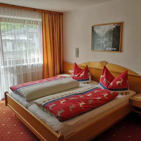 Gaestehaus Luxner Guest house Strass im Zillertal