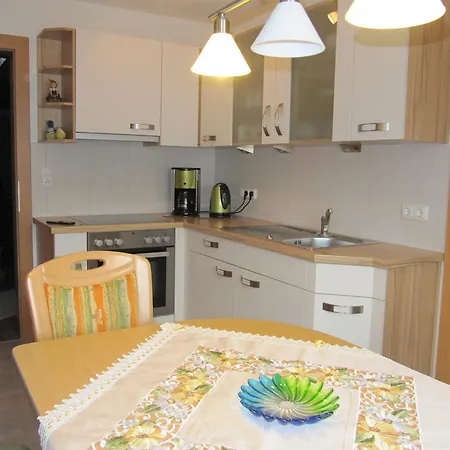 Gaestehaus Luxner Guest house Strass im Zillertal