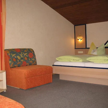 Gaestehaus Luxner Guest house Strass im Zillertal