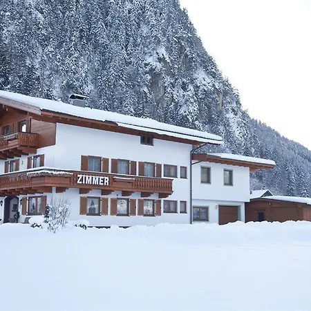 Gaestehaus Luxner Uef シュトラス・イム・ツィラータール