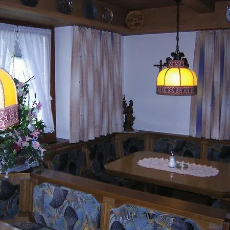 ベッド・アンド・ブレックファスト Gaestehaus Luxner Uef