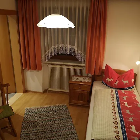 Gaestehaus Luxner Uef ベッド・アンド・ブレックファスト シュトラス・イム・ツィラータール